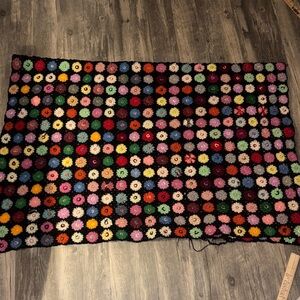 vintage-handmade crochet throw blanket / floral granny squares